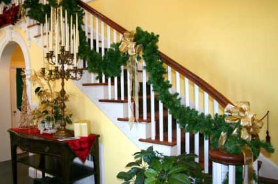 christmas-wreath-stair.jpg