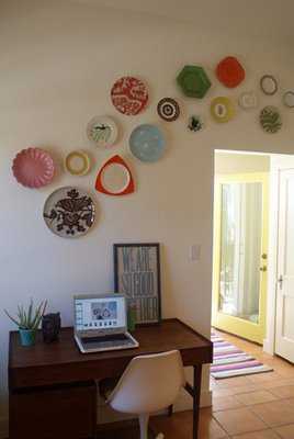 platos-en-la-pared-via-apartmenttherapy